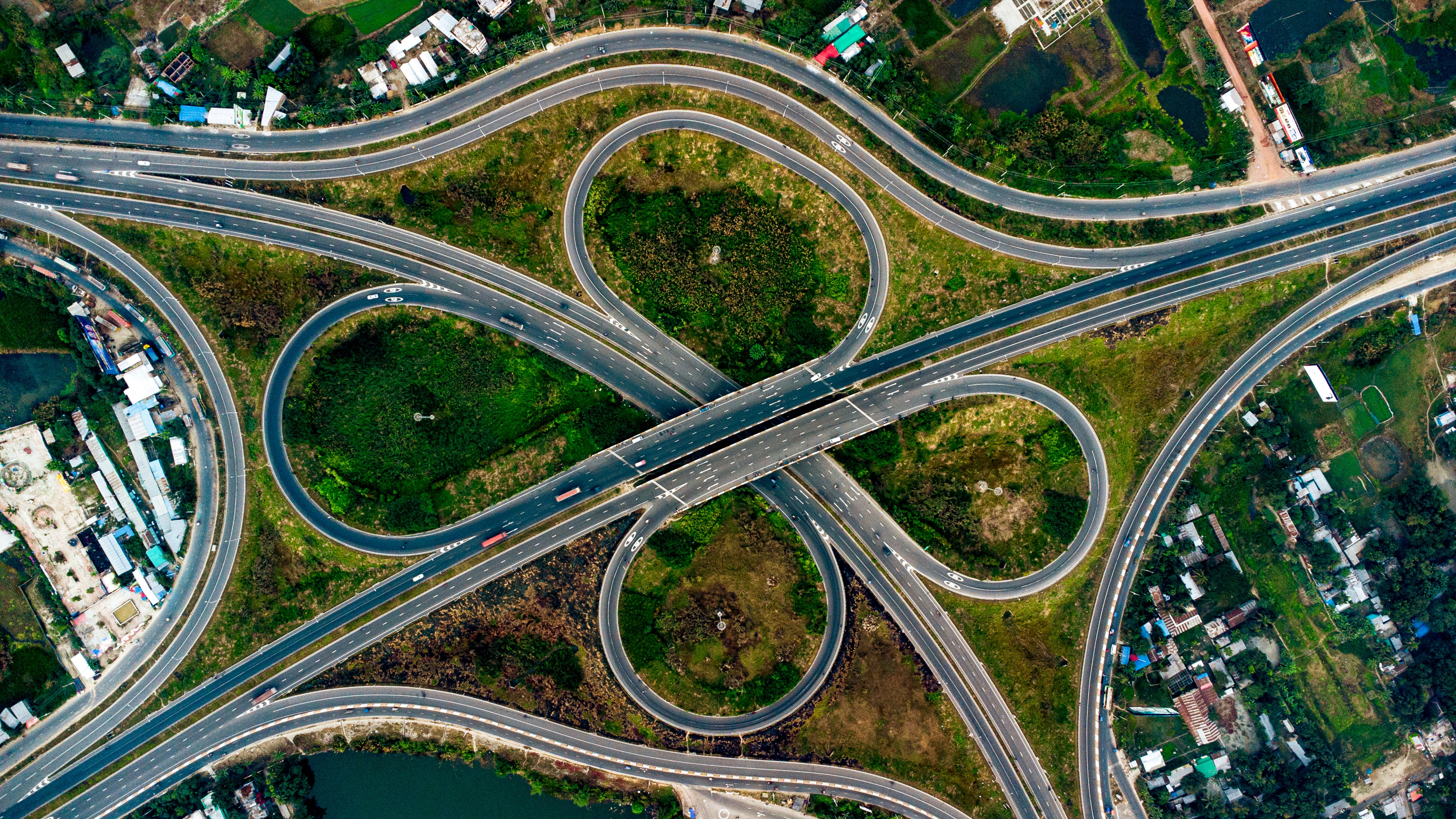 Intelligent routing matching queries to optimal models
